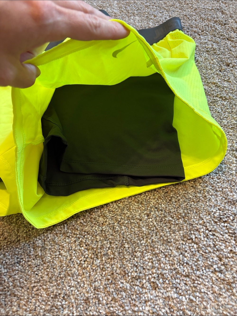 Nike Women’s Neon Yellow 2-in-1 Running Shorts - NWT - Picture 3 of 3